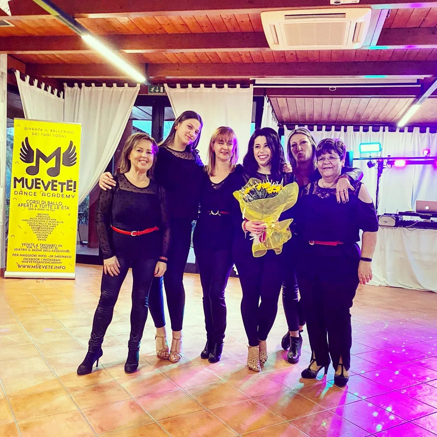 Fiori alla maestra dalle allieve del Lady Style 2023